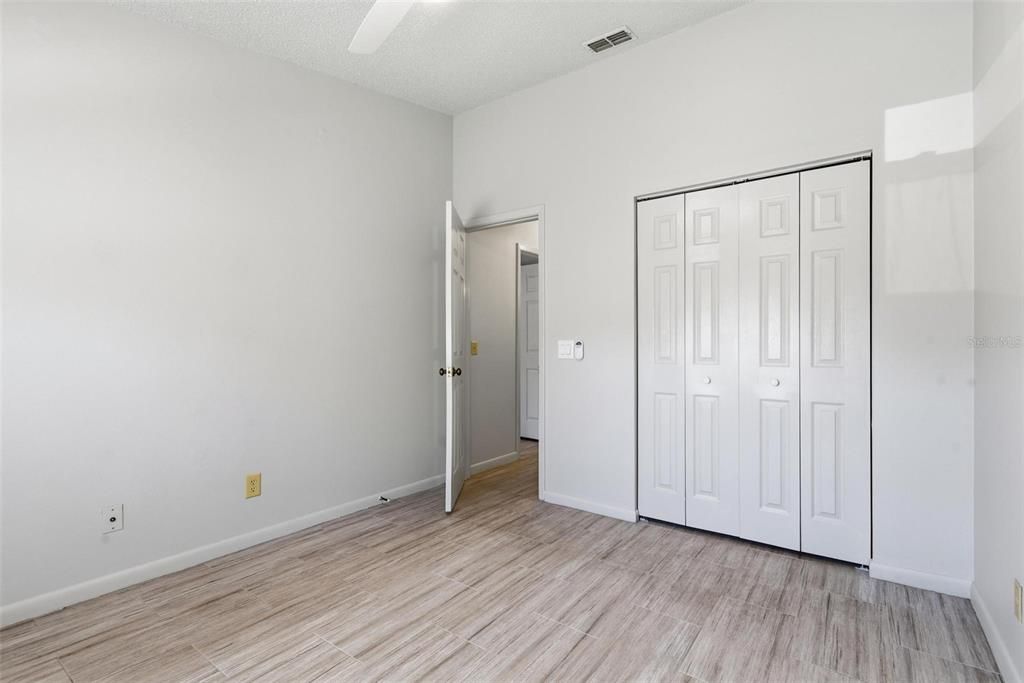 For Sale: $240,000 (2 beds, 2 baths, 902 Square Feet)