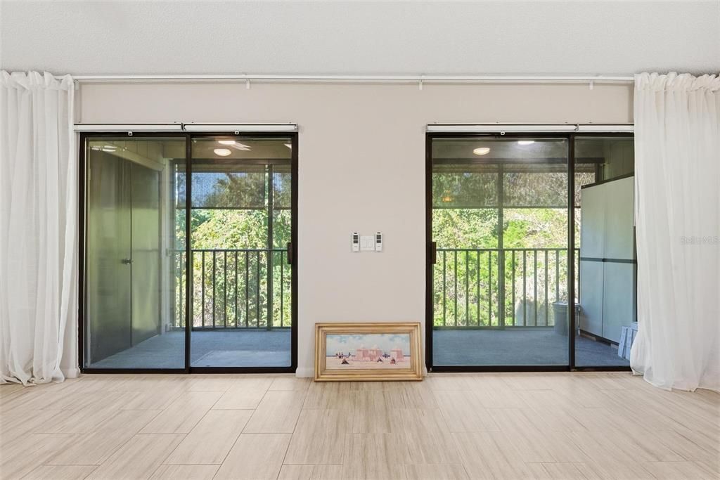 For Sale: $240,000 (2 beds, 2 baths, 902 Square Feet)