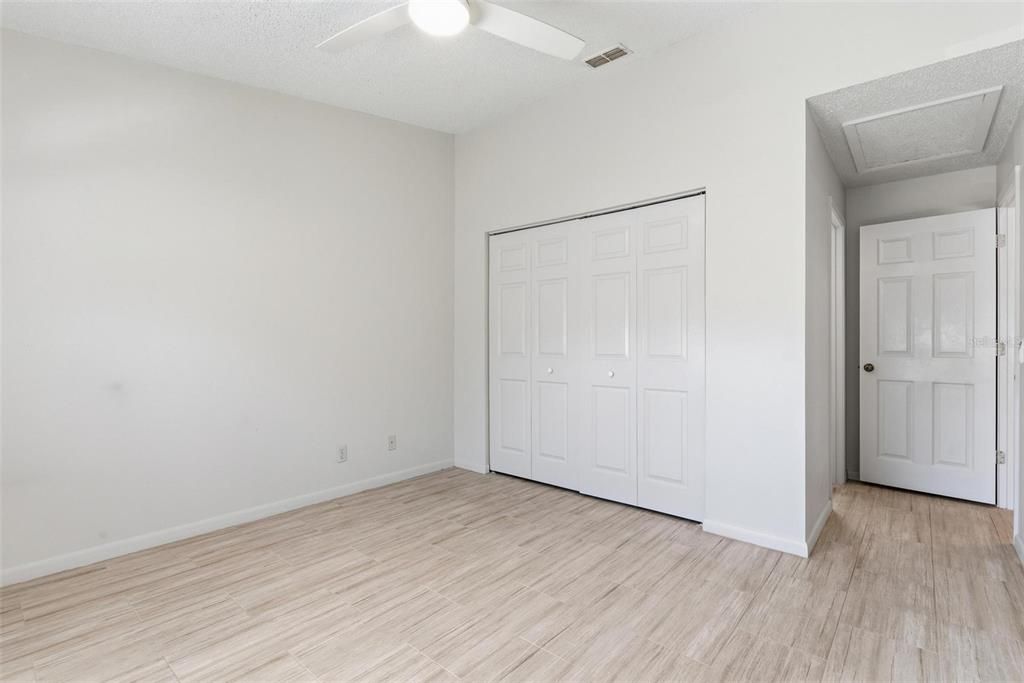 For Sale: $240,000 (2 beds, 2 baths, 902 Square Feet)