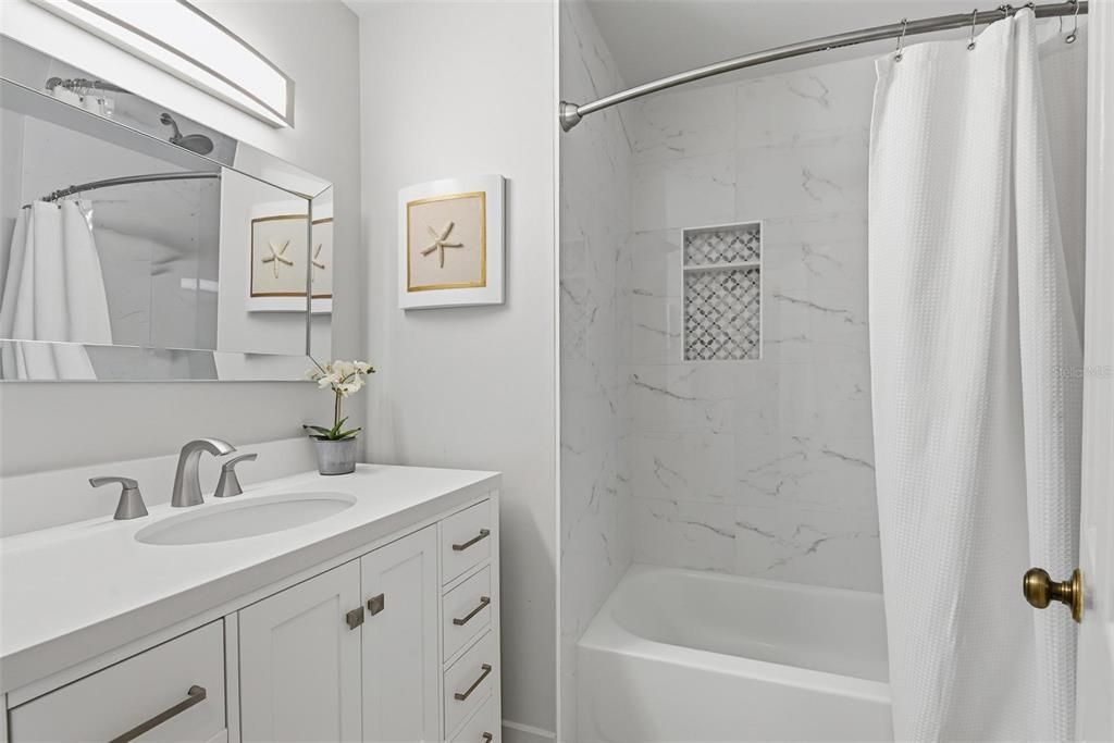 For Sale: $240,000 (2 beds, 2 baths, 902 Square Feet)