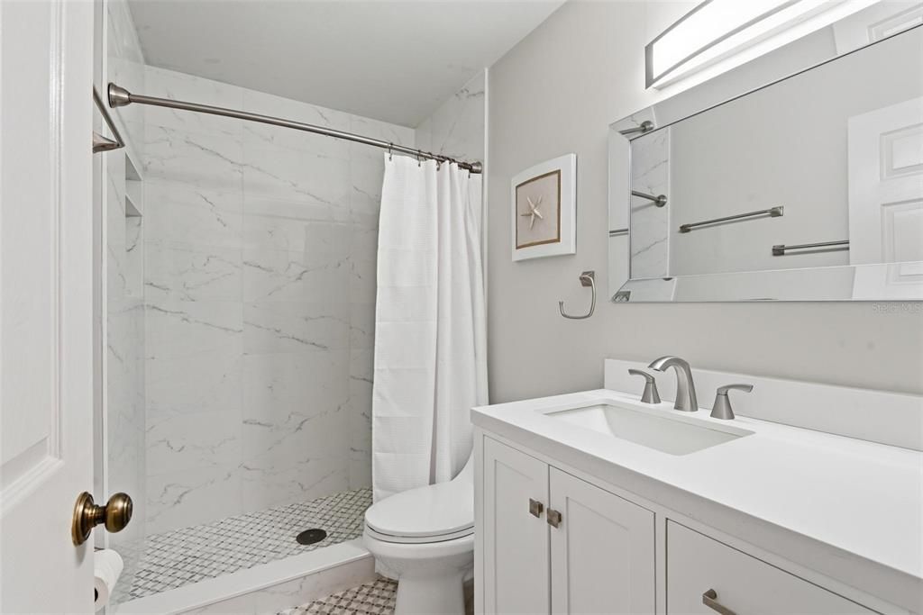 For Sale: $240,000 (2 beds, 2 baths, 902 Square Feet)