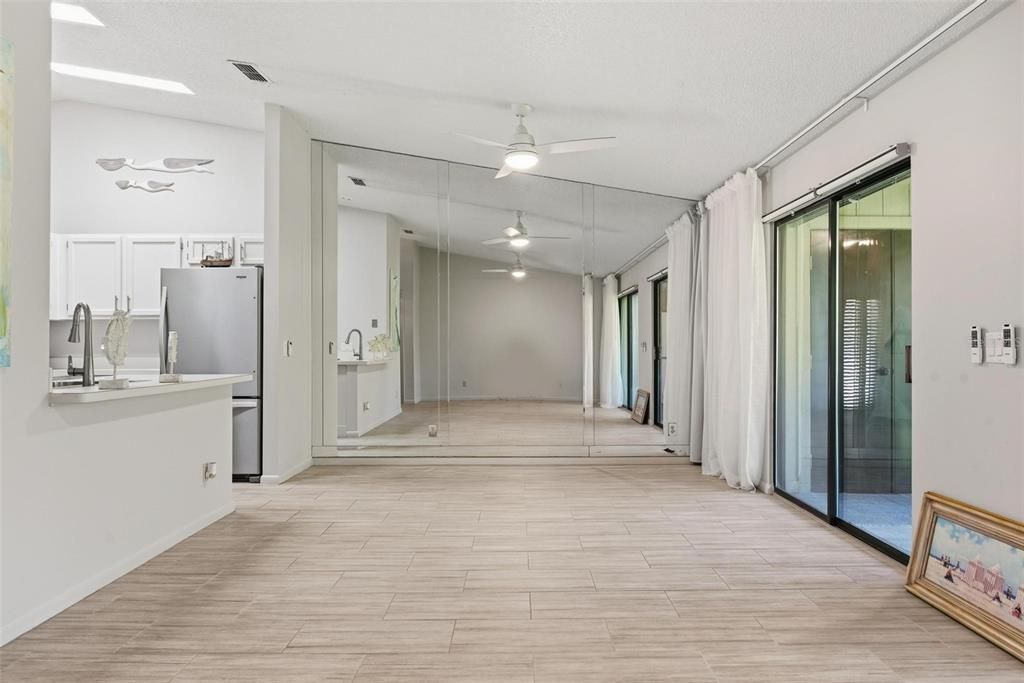 For Sale: $240,000 (2 beds, 2 baths, 902 Square Feet)