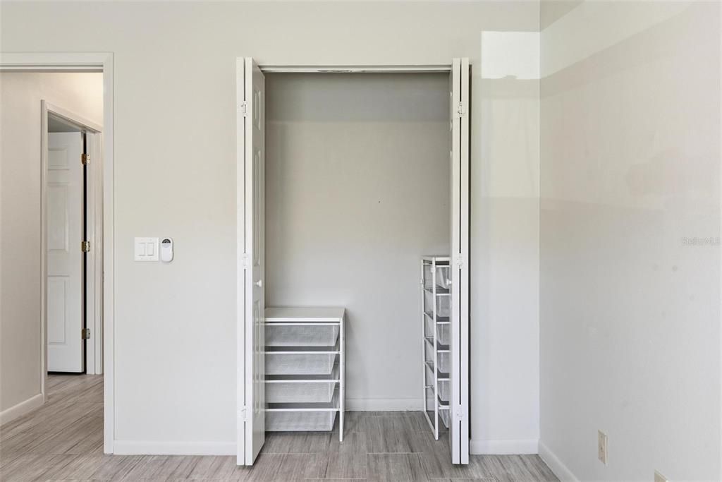 For Sale: $240,000 (2 beds, 2 baths, 902 Square Feet)