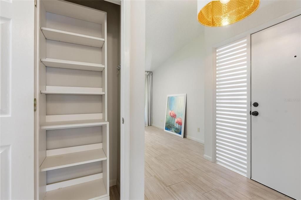 For Sale: $240,000 (2 beds, 2 baths, 902 Square Feet)