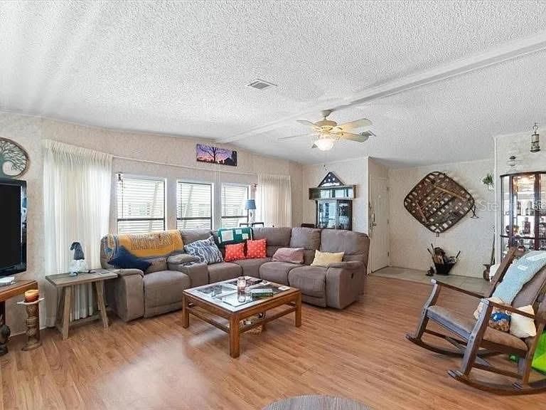 En Venta: $134,500 (2 camas, 2 baños, 1332 Pies cuadrados)