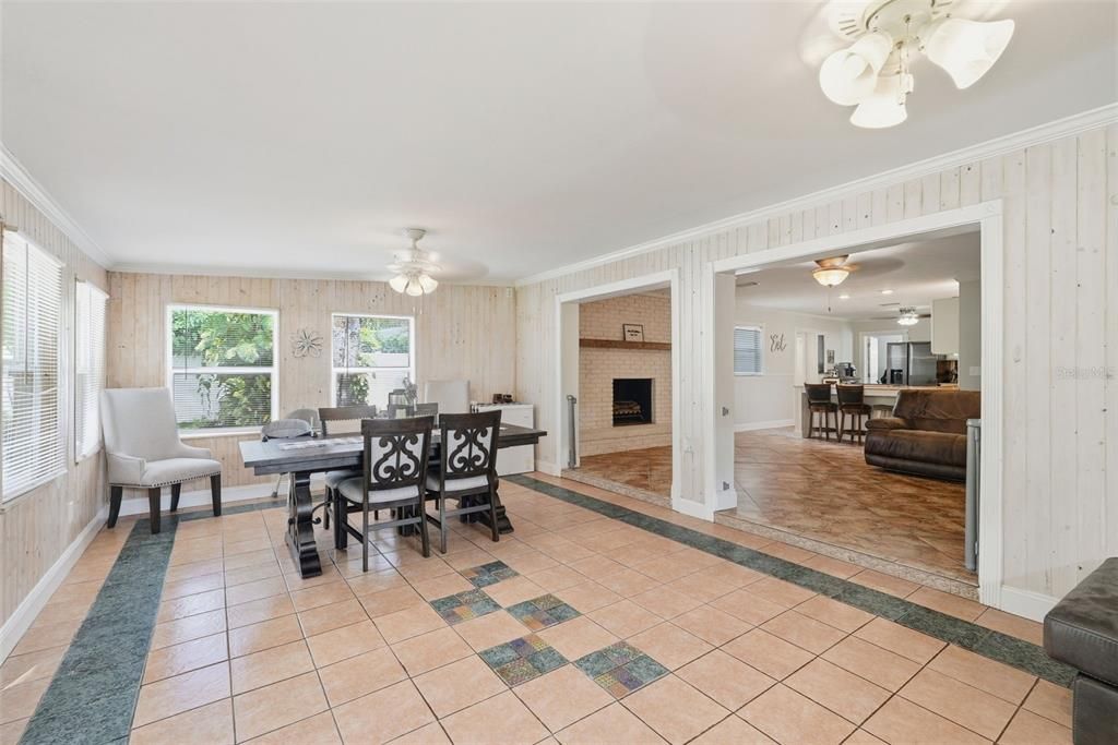 На продажу: $455,000 (4 спален, 2 ванн, 1873 Квадратных фут)