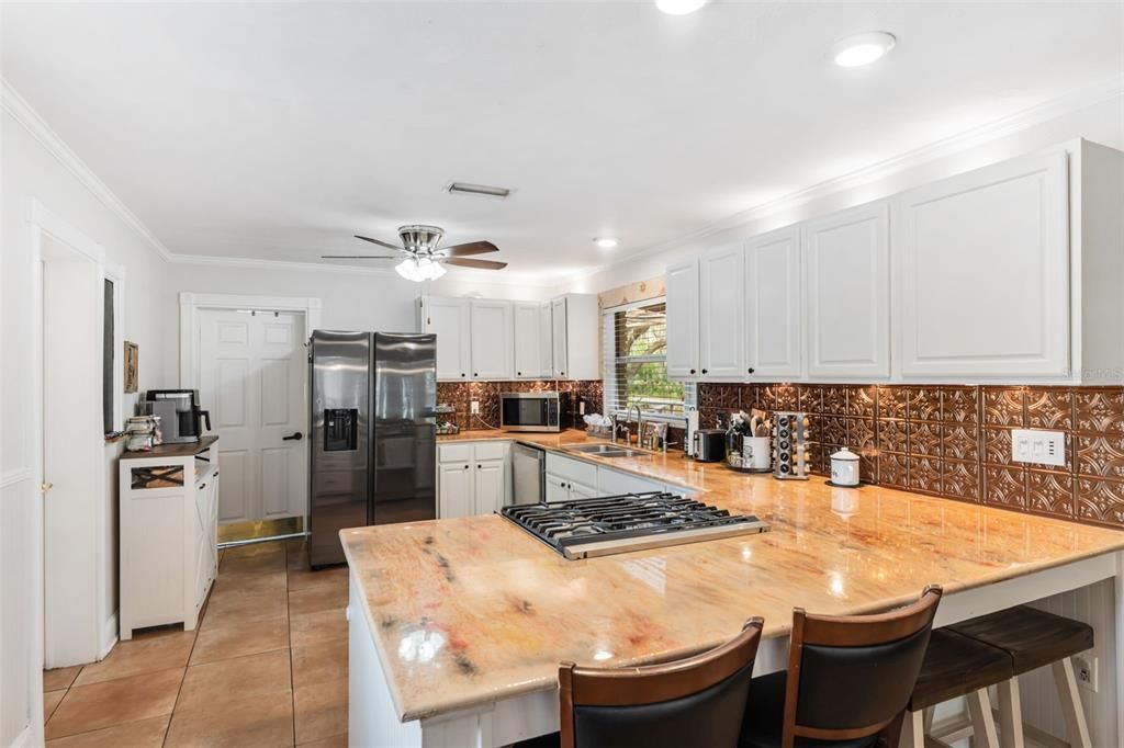 На продажу: $455,000 (4 спален, 2 ванн, 1873 Квадратных фут)