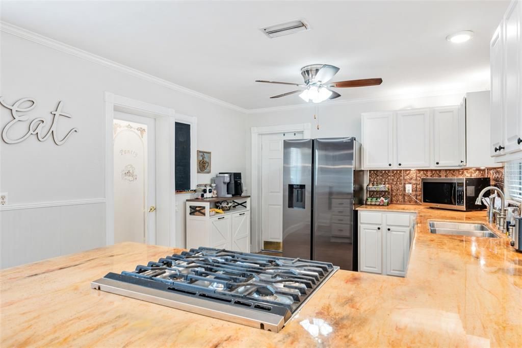 На продажу: $455,000 (4 спален, 2 ванн, 1873 Квадратных фут)