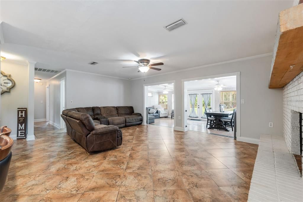 На продажу: $455,000 (4 спален, 2 ванн, 1873 Квадратных фут)