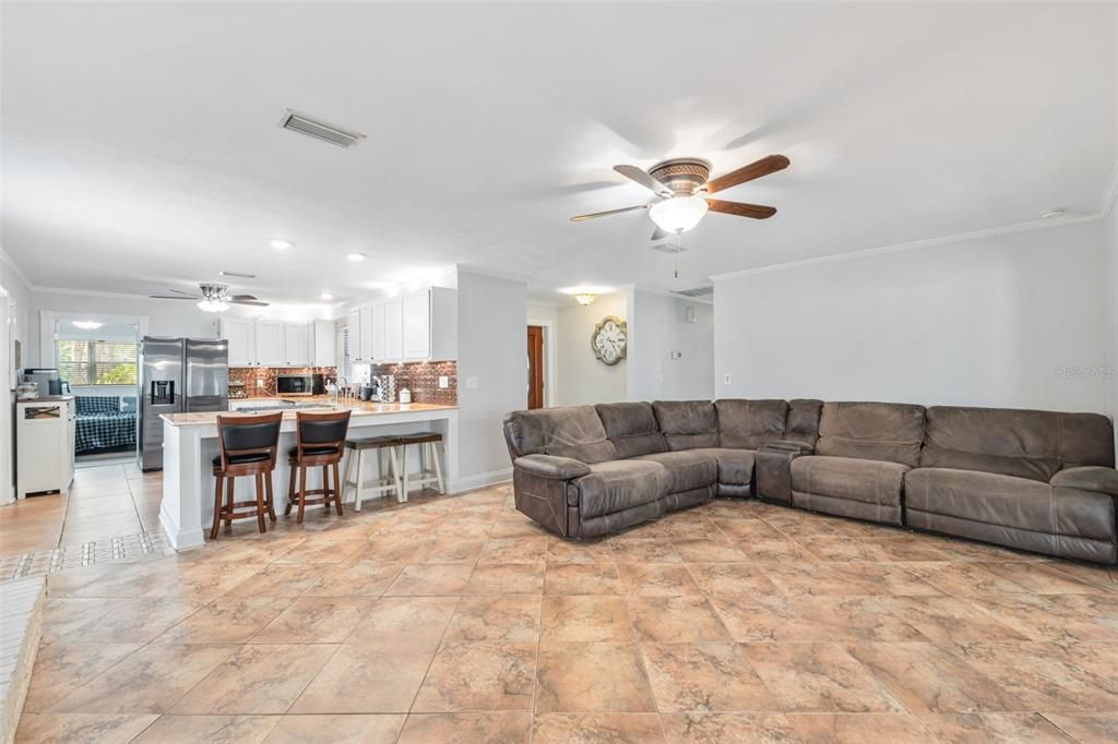 На продажу: $455,000 (4 спален, 2 ванн, 1873 Квадратных фут)