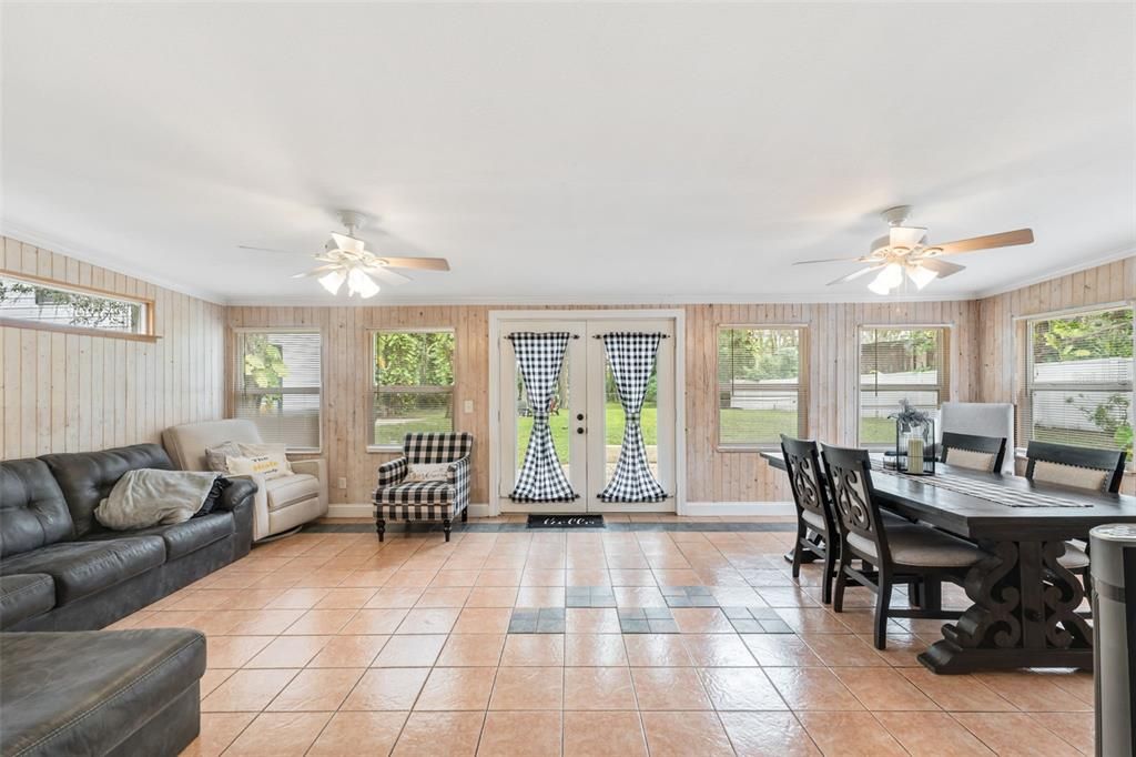 На продажу: $455,000 (4 спален, 2 ванн, 1873 Квадратных фут)