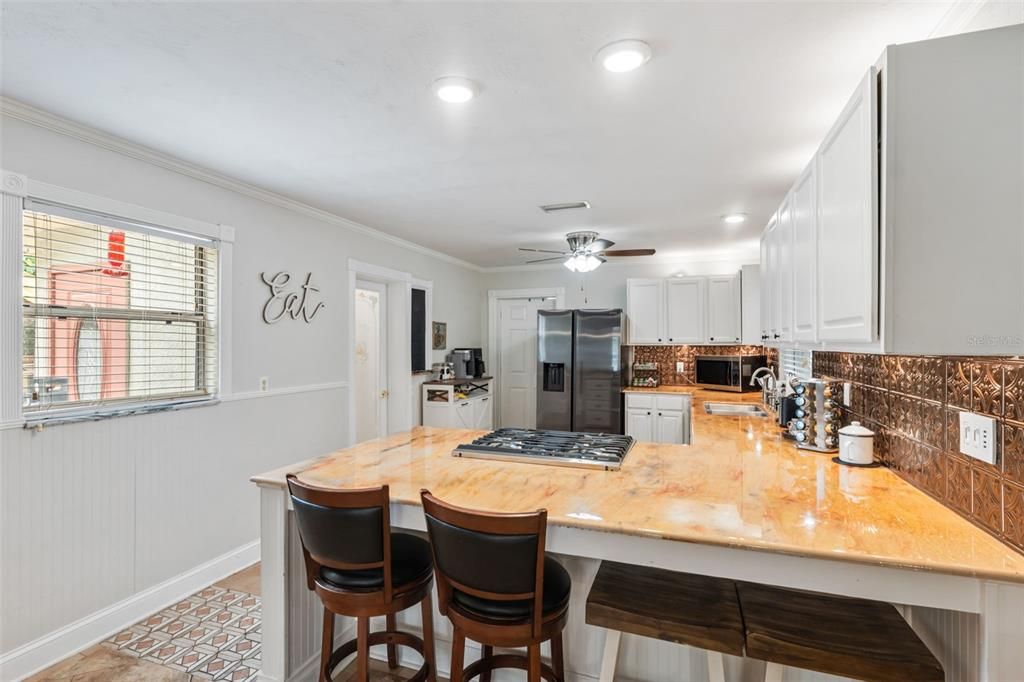 На продажу: $455,000 (4 спален, 2 ванн, 1873 Квадратных фут)