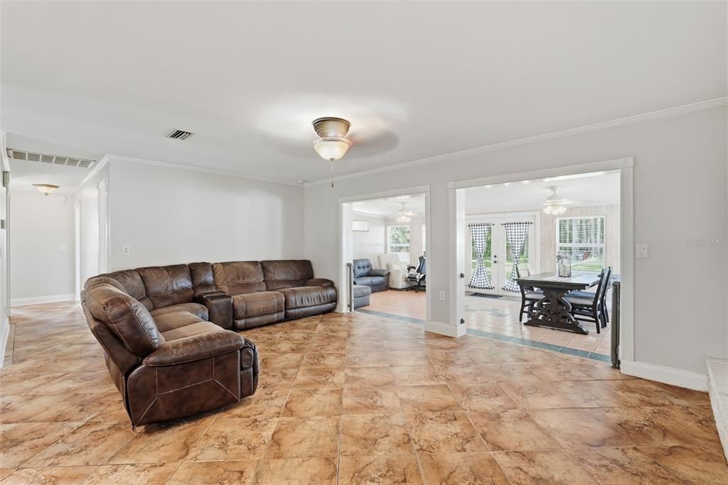 На продажу: $455,000 (4 спален, 2 ванн, 1873 Квадратных фут)