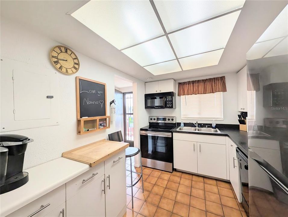 На продажу: $110,000 (2 спален, 1 ванн, 912 Квадратных фут)