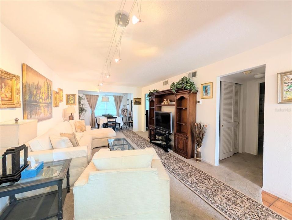 На продажу: $110,000 (2 спален, 1 ванн, 912 Квадратных фут)