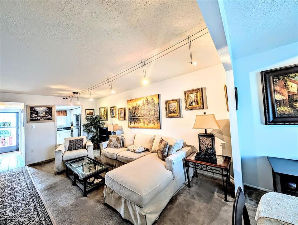 На продажу: $110,000 (2 спален, 1 ванн, 912 Квадратных фут)