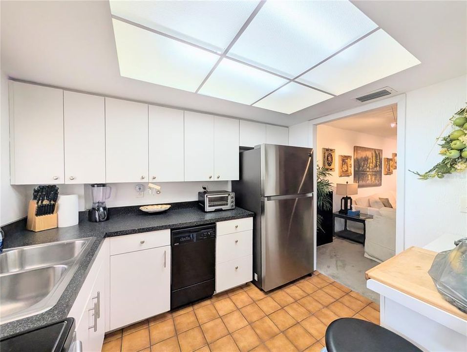 На продажу: $110,000 (2 спален, 1 ванн, 912 Квадратных фут)