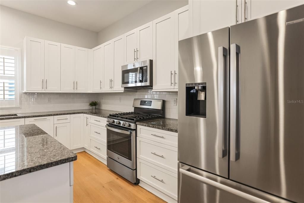 For Sale: $885,000 (3 beds, 3 baths, 2296 Square Feet)