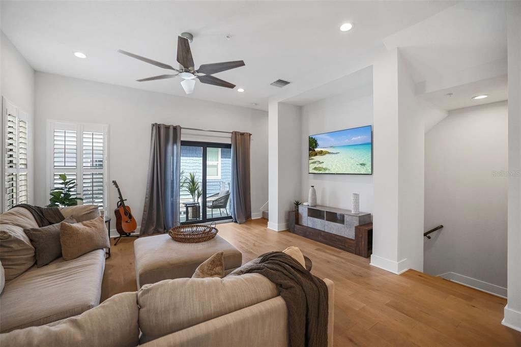 For Sale: $885,000 (3 beds, 3 baths, 2296 Square Feet)