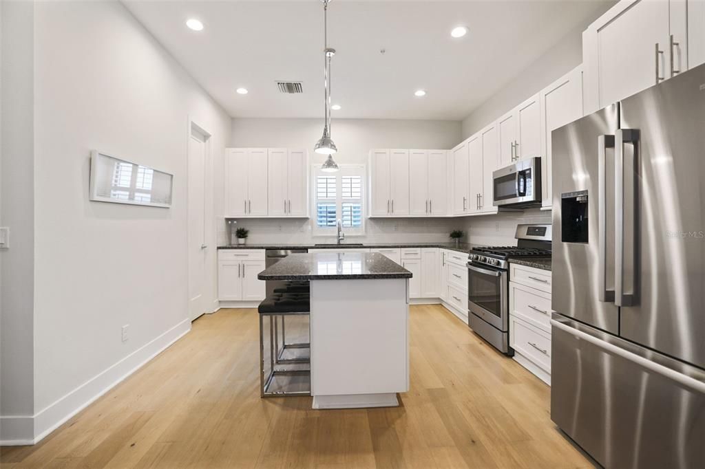 For Sale: $885,000 (3 beds, 3 baths, 2296 Square Feet)