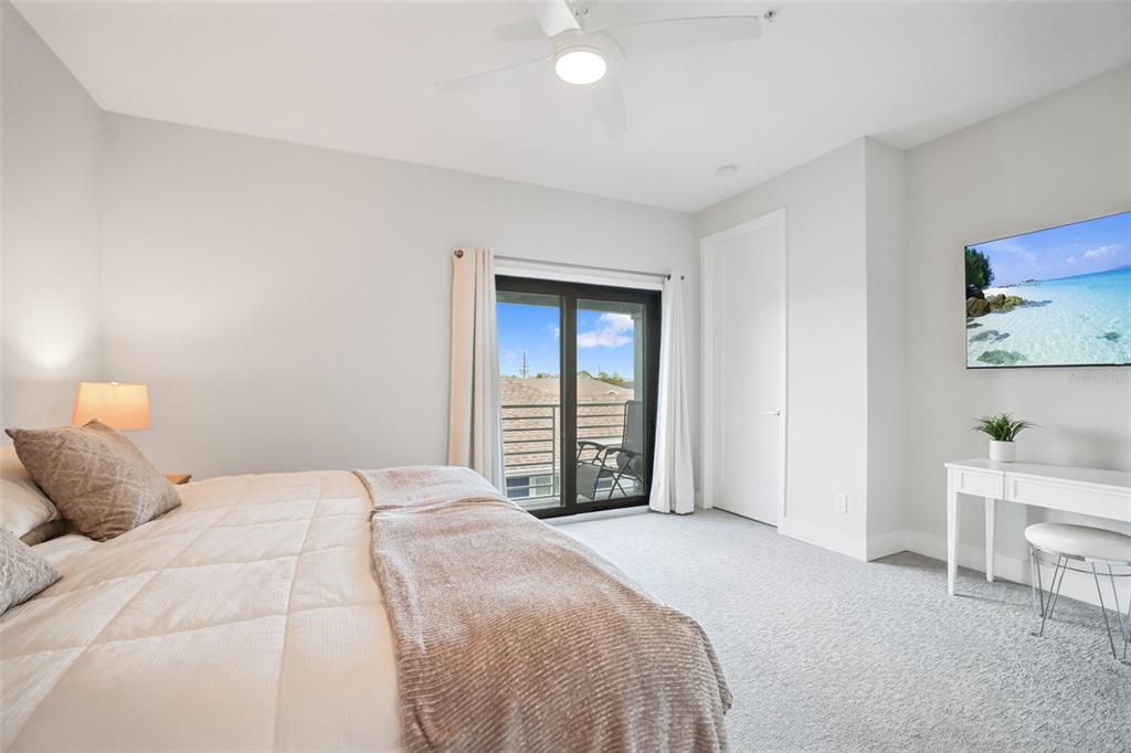 For Sale: $885,000 (3 beds, 3 baths, 2296 Square Feet)