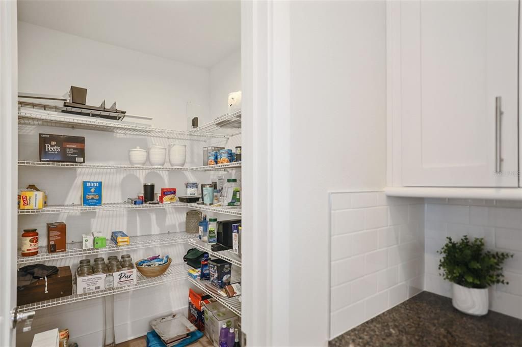 For Sale: $885,000 (3 beds, 3 baths, 2296 Square Feet)