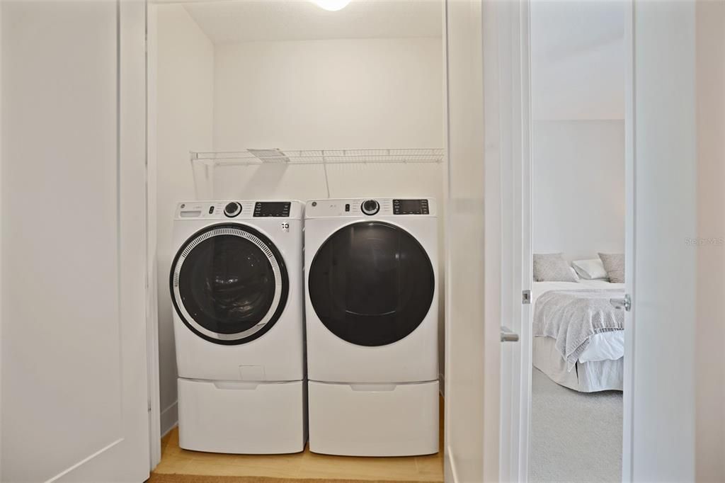 For Sale: $885,000 (3 beds, 3 baths, 2296 Square Feet)