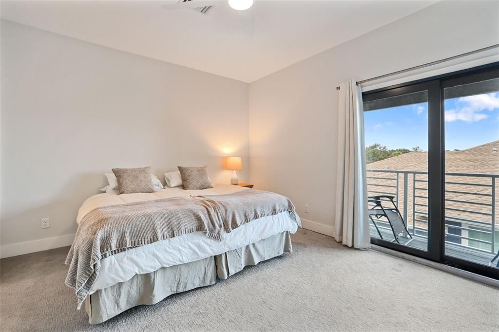 For Sale: $885,000 (3 beds, 3 baths, 2296 Square Feet)