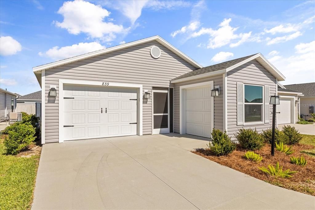 Active With Contract: $249,900 (2 beds, 2 baths, 1300 Square Feet)