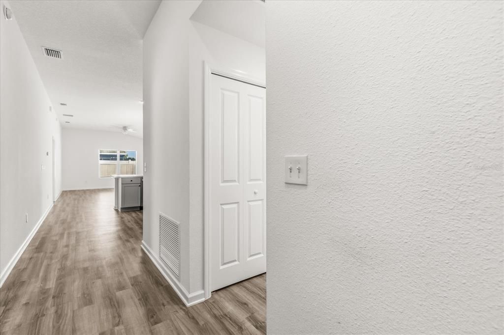 Active With Contract: $249,900 (2 beds, 2 baths, 1300 Square Feet)