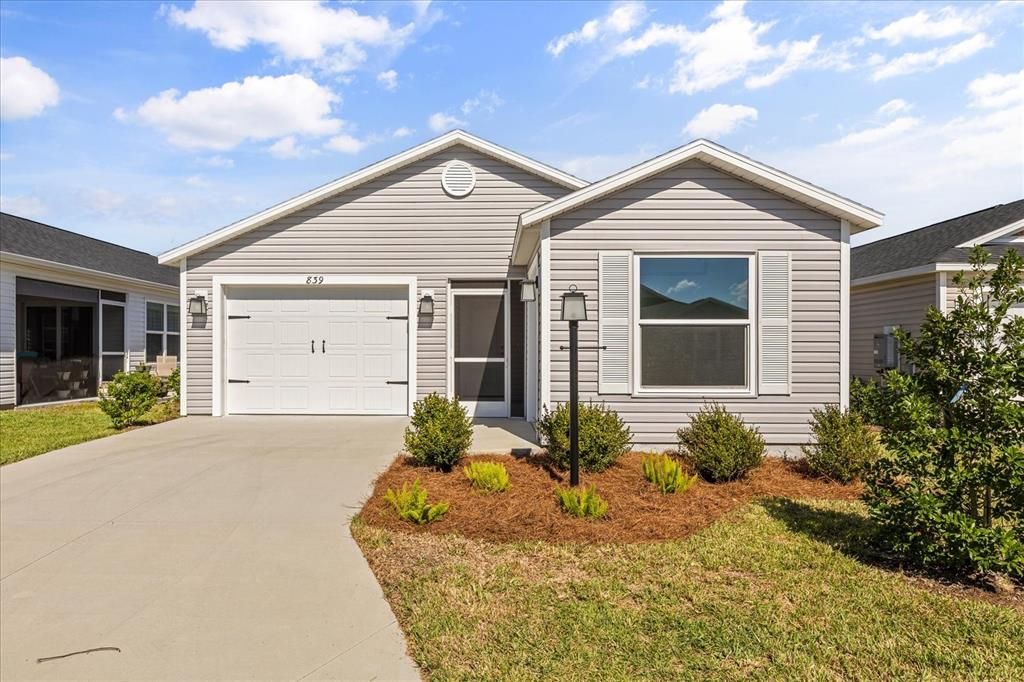 Active With Contract: $249,900 (2 beds, 2 baths, 1300 Square Feet)