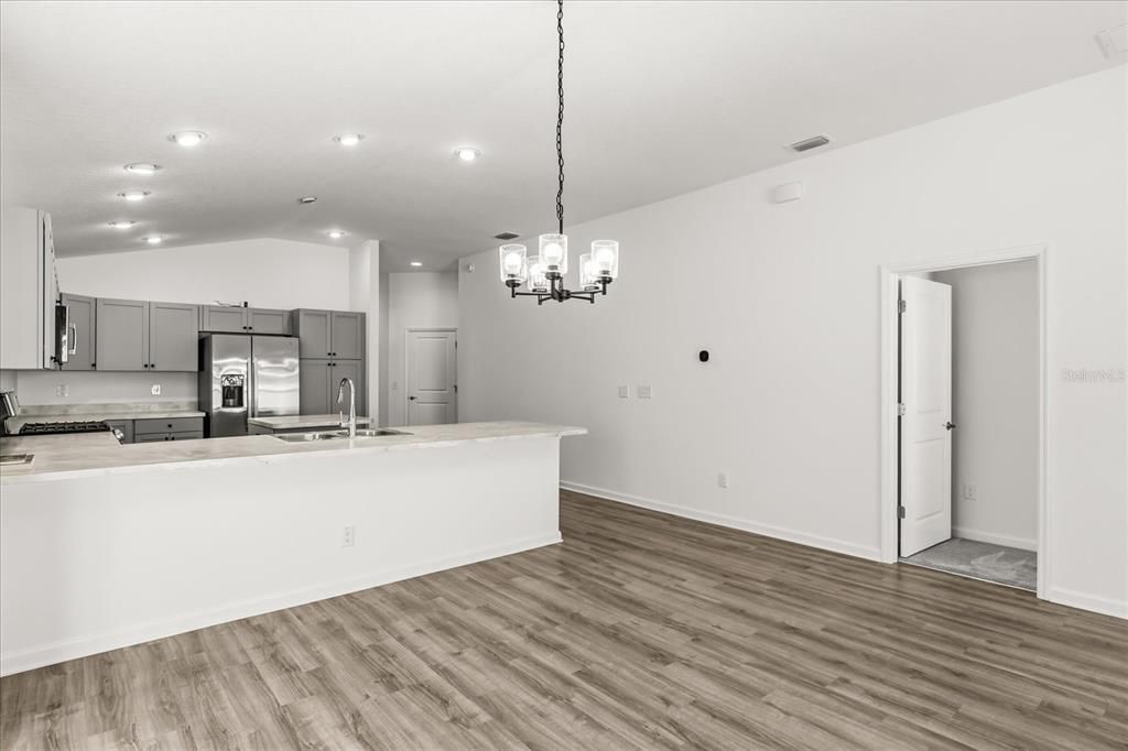 Active With Contract: $249,900 (2 beds, 2 baths, 1300 Square Feet)