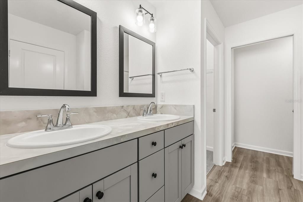 Active With Contract: $249,900 (2 beds, 2 baths, 1300 Square Feet)