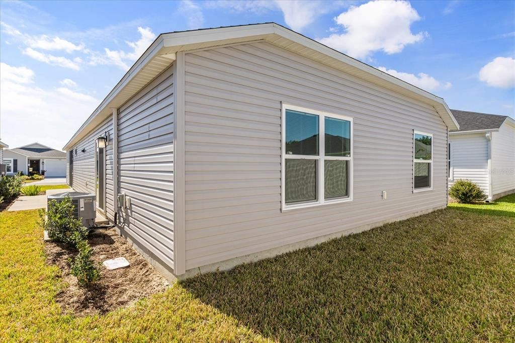 Active With Contract: $249,900 (2 beds, 2 baths, 1300 Square Feet)