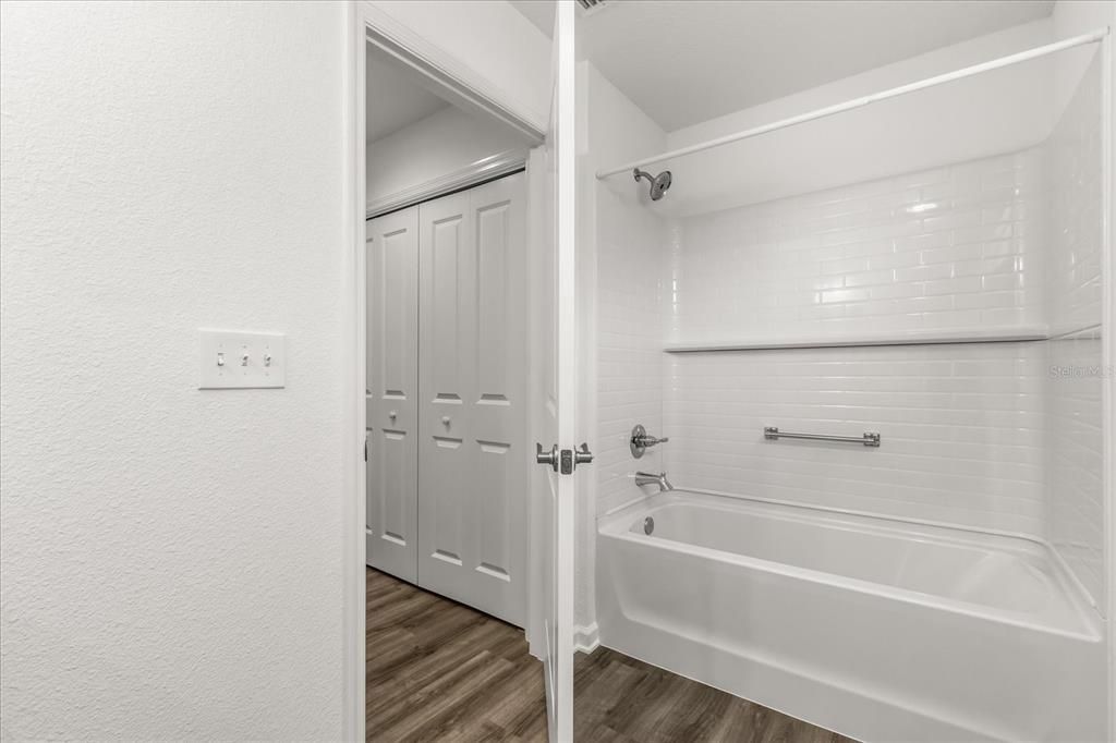 Active With Contract: $249,900 (2 beds, 2 baths, 1300 Square Feet)