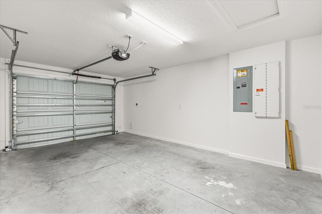 Active With Contract: $249,900 (2 beds, 2 baths, 1300 Square Feet)