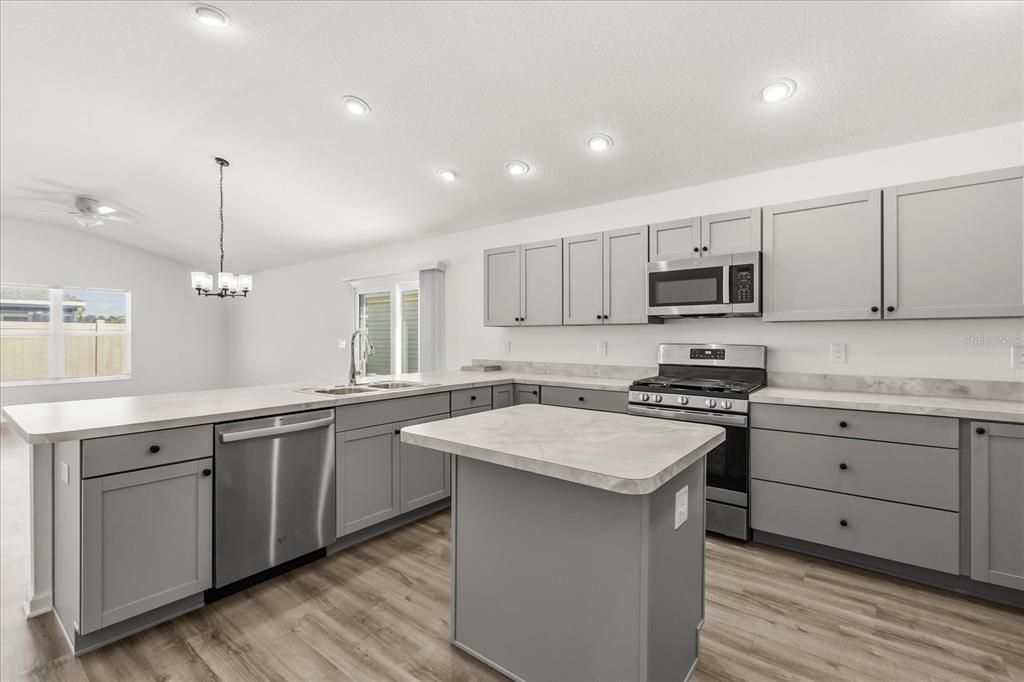 Active With Contract: $249,900 (2 beds, 2 baths, 1300 Square Feet)