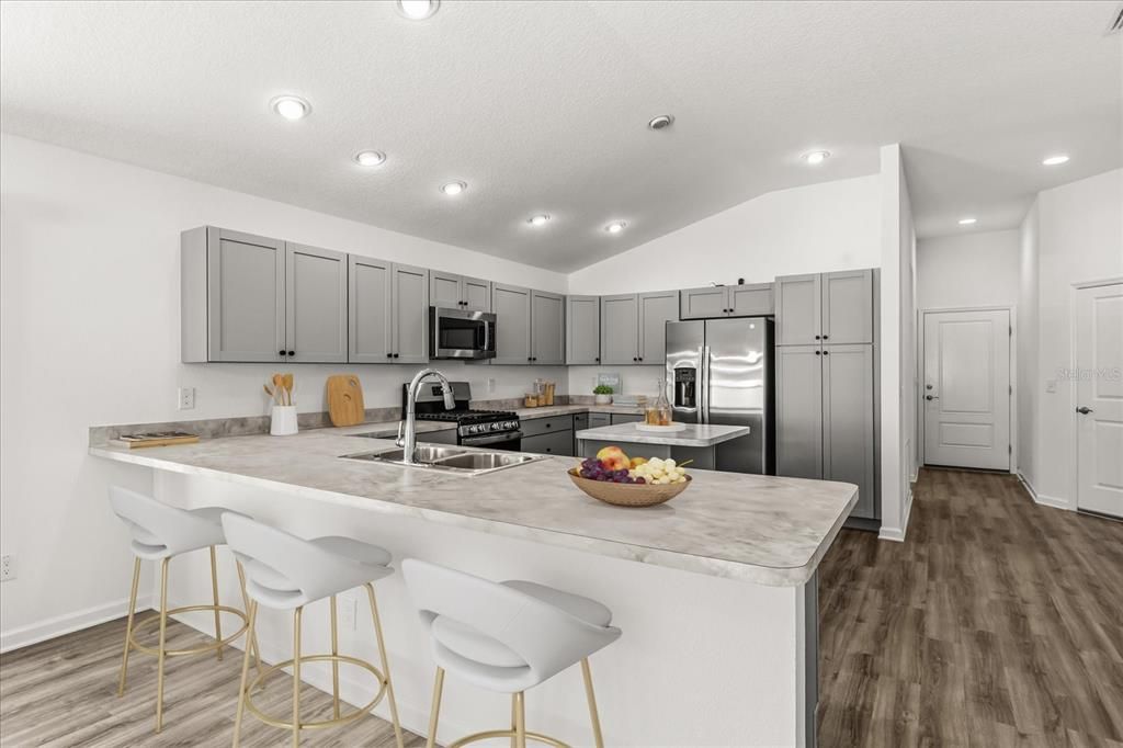 Active With Contract: $249,900 (2 beds, 2 baths, 1300 Square Feet)