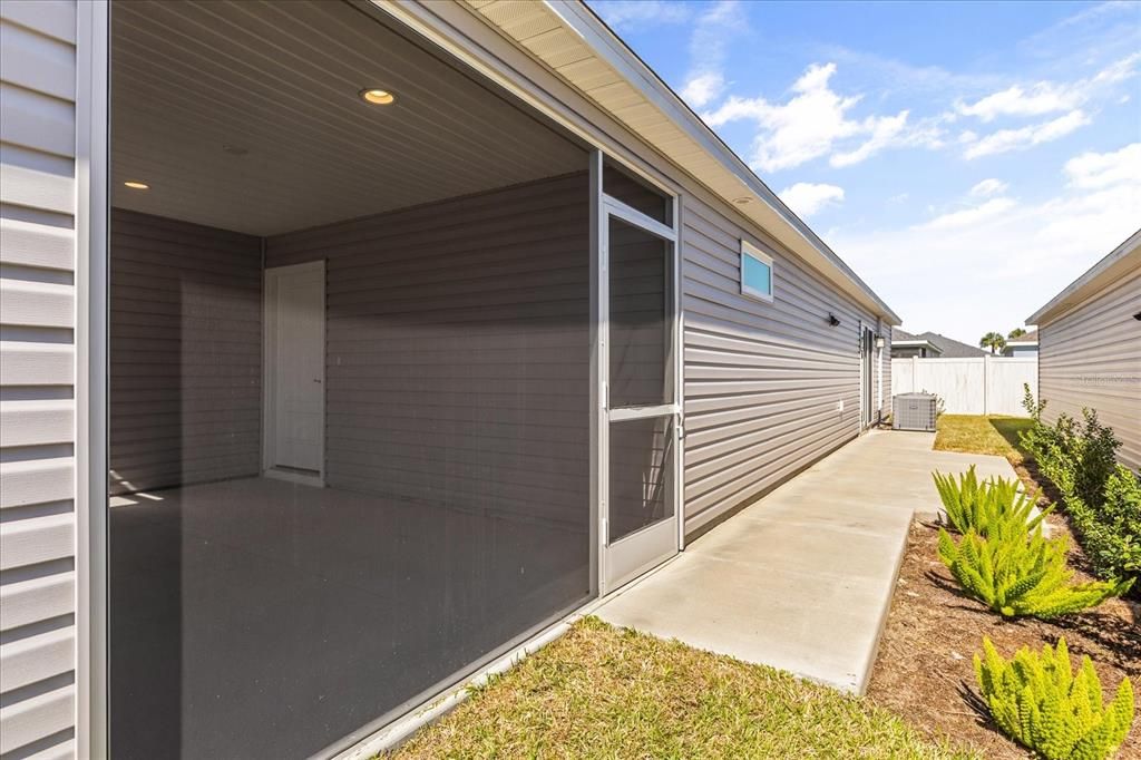 Active With Contract: $249,900 (2 beds, 2 baths, 1300 Square Feet)