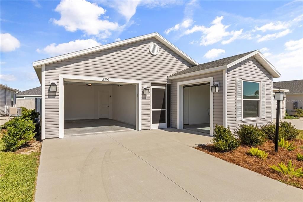 Active With Contract: $249,900 (2 beds, 2 baths, 1300 Square Feet)