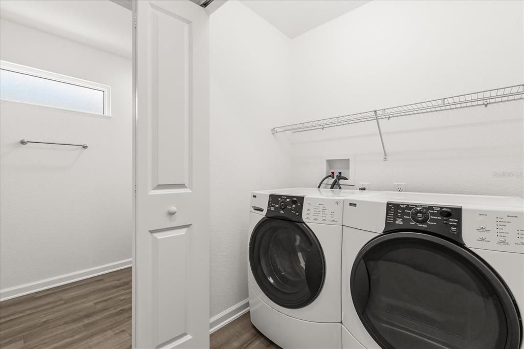 Active With Contract: $249,900 (2 beds, 2 baths, 1300 Square Feet)