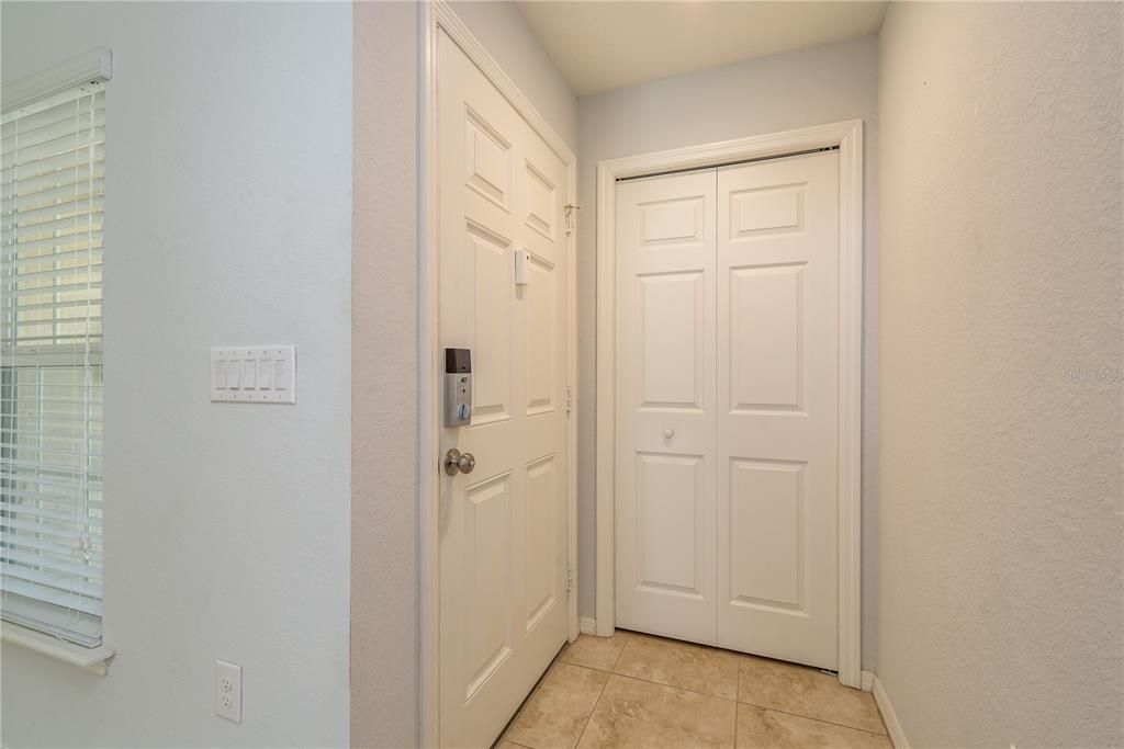 Activo con contrato: $275,000 (3 camas, 2 baños, 1627 Pies cuadrados)