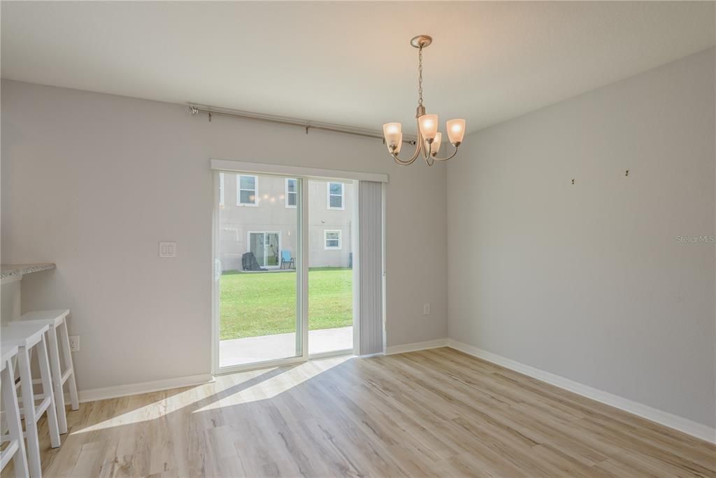 Activo con contrato: $275,000 (3 camas, 2 baños, 1627 Pies cuadrados)