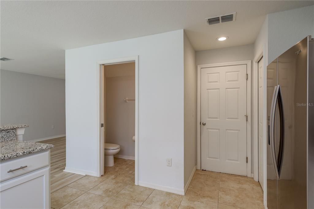 Activo con contrato: $275,000 (3 camas, 2 baños, 1627 Pies cuadrados)