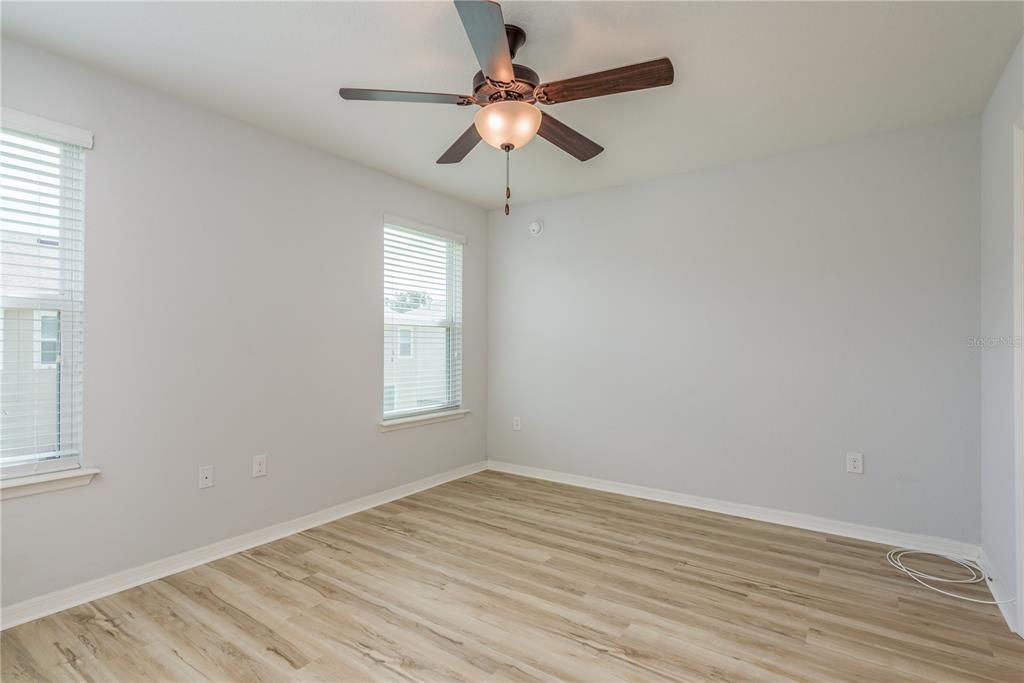 Activo con contrato: $275,000 (3 camas, 2 baños, 1627 Pies cuadrados)