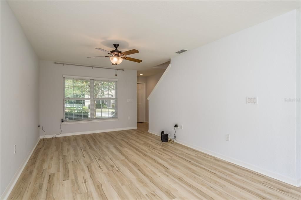 Activo con contrato: $275,000 (3 camas, 2 baños, 1627 Pies cuadrados)