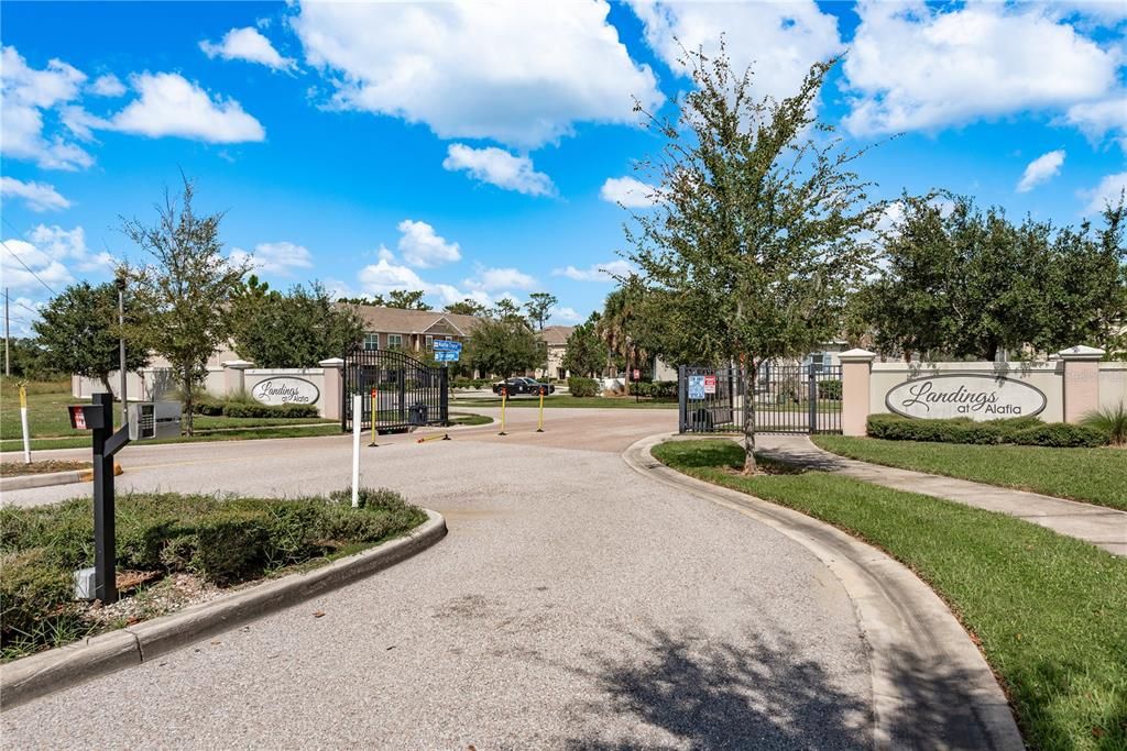 Activo con contrato: $275,000 (3 camas, 2 baños, 1627 Pies cuadrados)