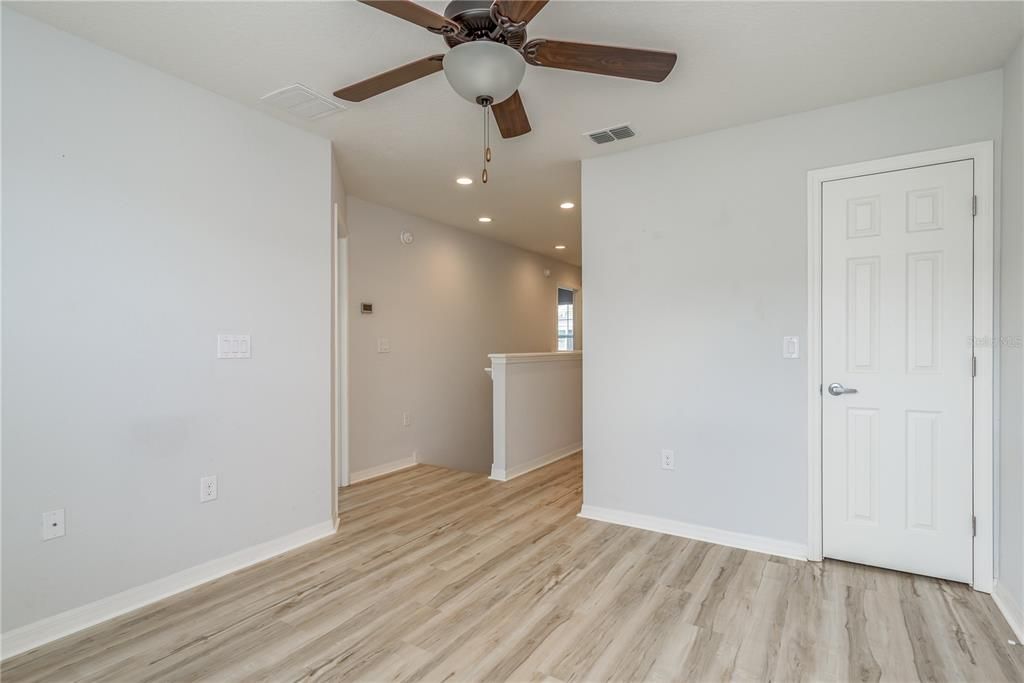 Activo con contrato: $275,000 (3 camas, 2 baños, 1627 Pies cuadrados)