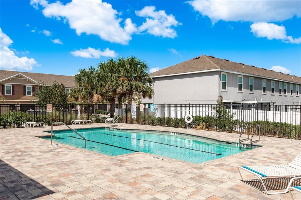 Activo con contrato: $275,000 (3 camas, 2 baños, 1627 Pies cuadrados)