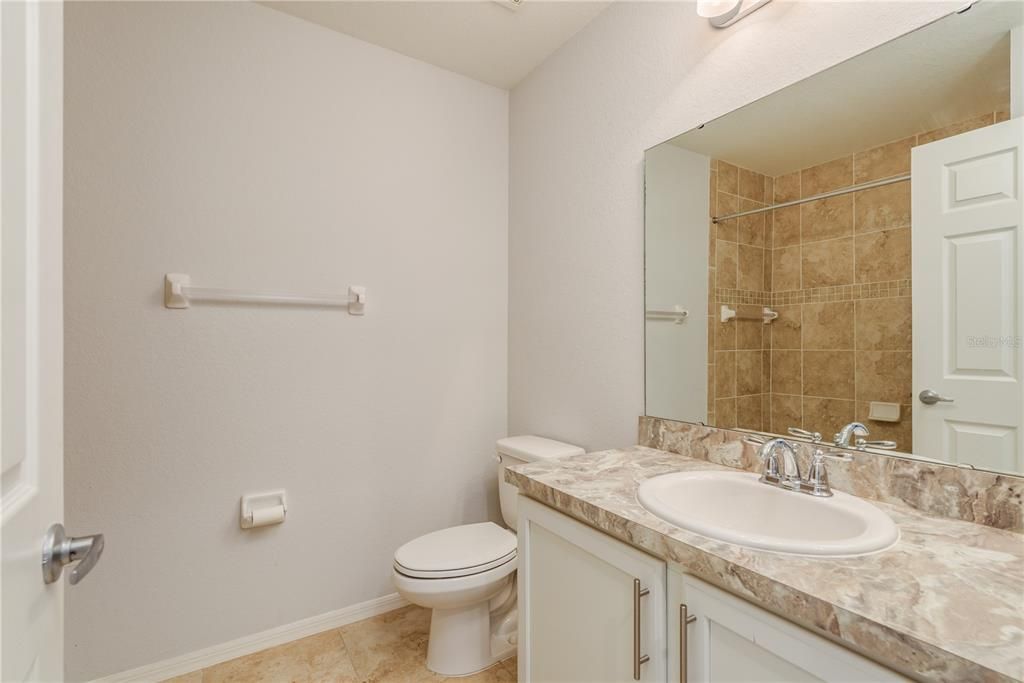 Activo con contrato: $275,000 (3 camas, 2 baños, 1627 Pies cuadrados)